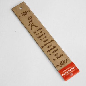 La vida no es esperar a que pase la tormenta, sino aprender a bailar bajo la lluvia